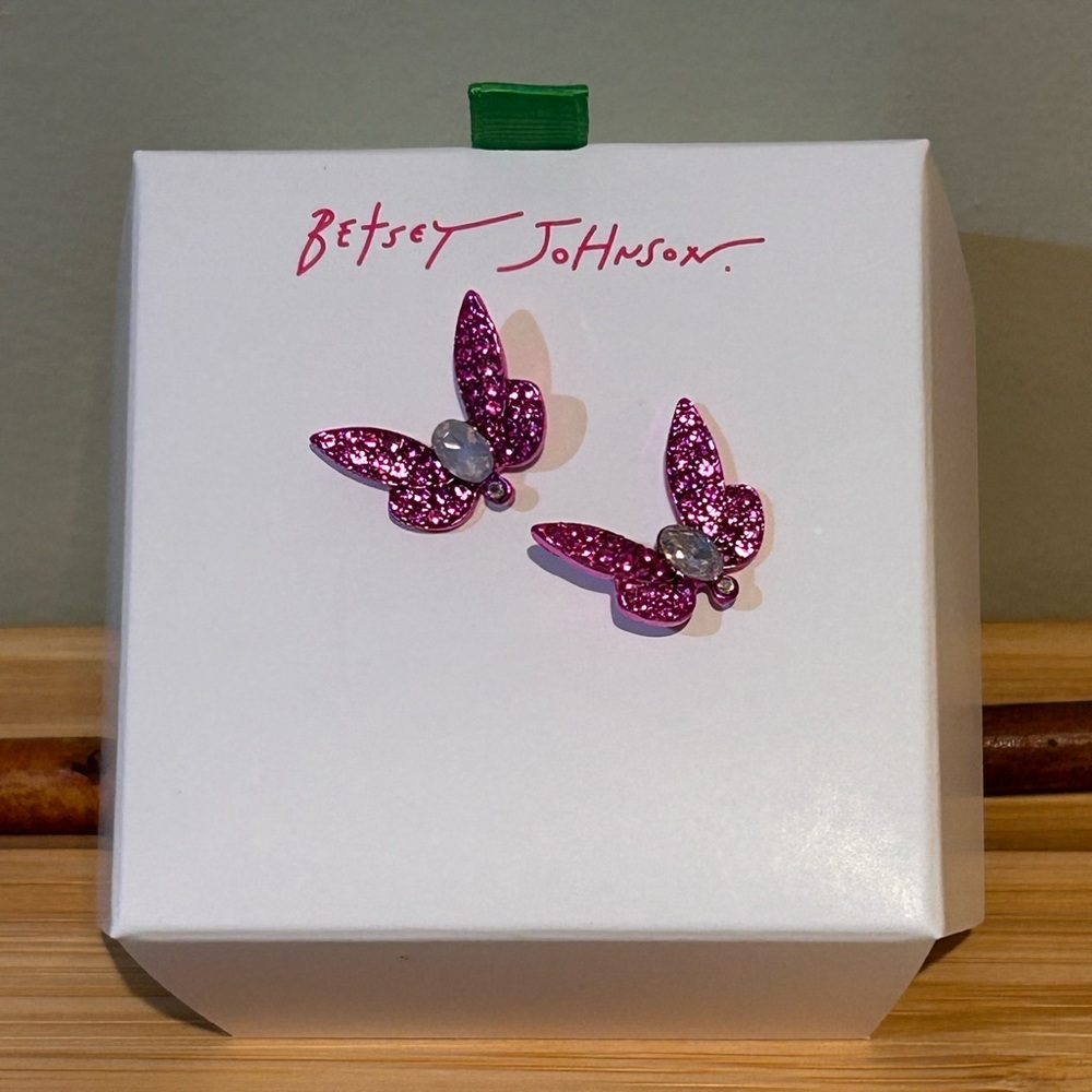 BETSEY JOHNSON Fuchsia Garden Glam Crystal Dragonfly Stud Earrings NWTS - Picture 2 of 8